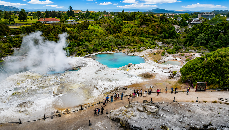 7-Day Capital to Volcanic Lakes & East Coast Explorer